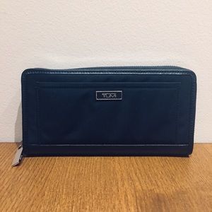 Tumi zip wallet